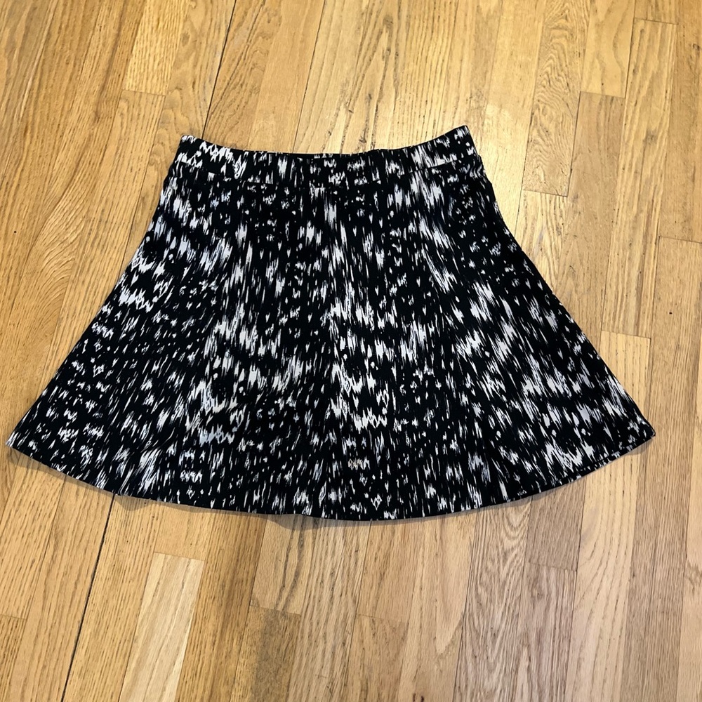 Ladies Size 10 "H&M" Monochrome Skater Skirt GUC ❤️